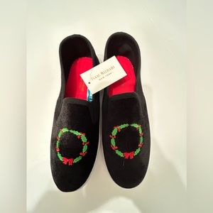 NWT Isaac Mizrahi black velvet slip on sneakers with embroider Christmas wreath